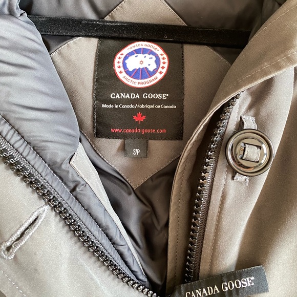 SOLD ❤️ Canada Goose Montebello Parka - Picture 3 of 10